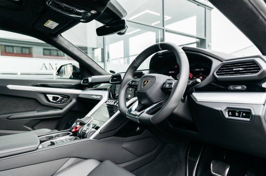 2020 LAMBORGHINI URUS, 5/18