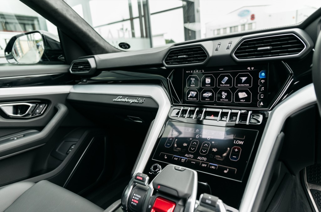2020 LAMBORGHINI URUS, 11/18
