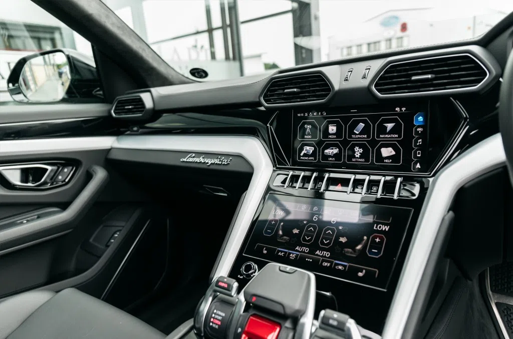 2020 Lamborghini Urus interior, Nero Ade