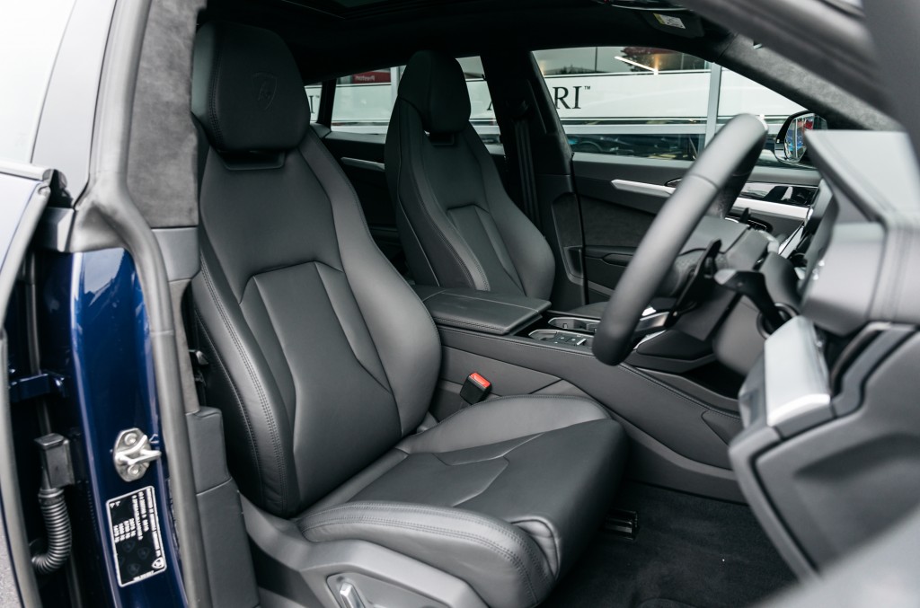 2020 LAMBORGHINI URUS, 15/18