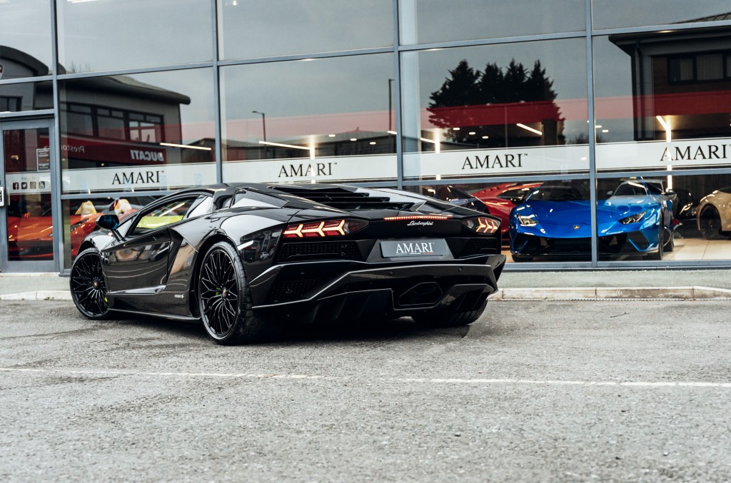 2017 LAMBORGHINI AVENTADOR S, 3/18