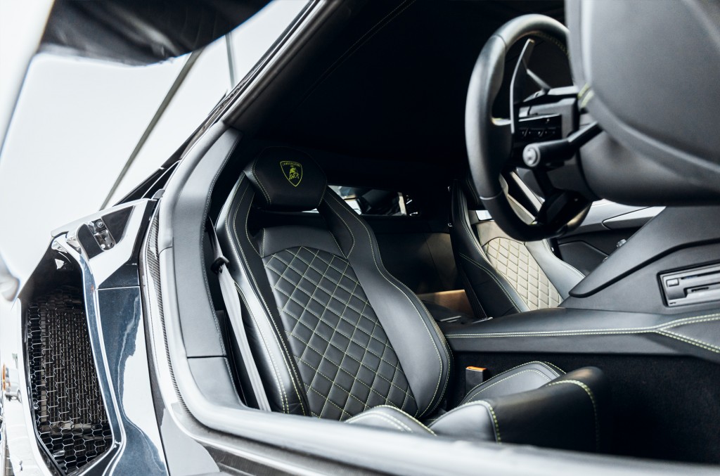 2017 LAMBORGHINI AVENTADOR S, 5/18