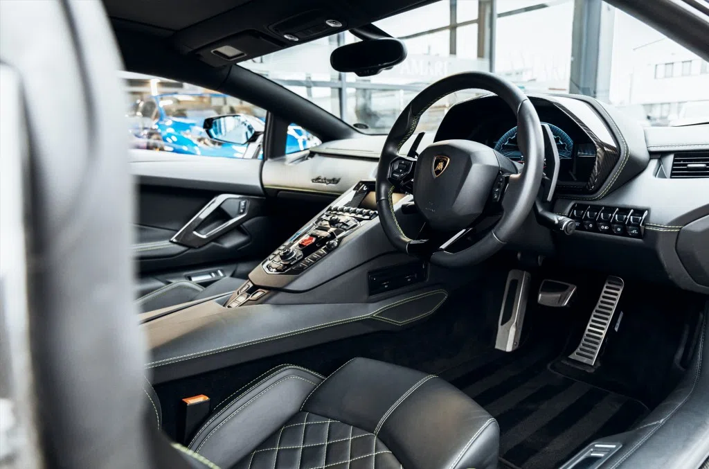 2017 Lamborghini Aventador S interior, dashboard, Nero Ade with Verde