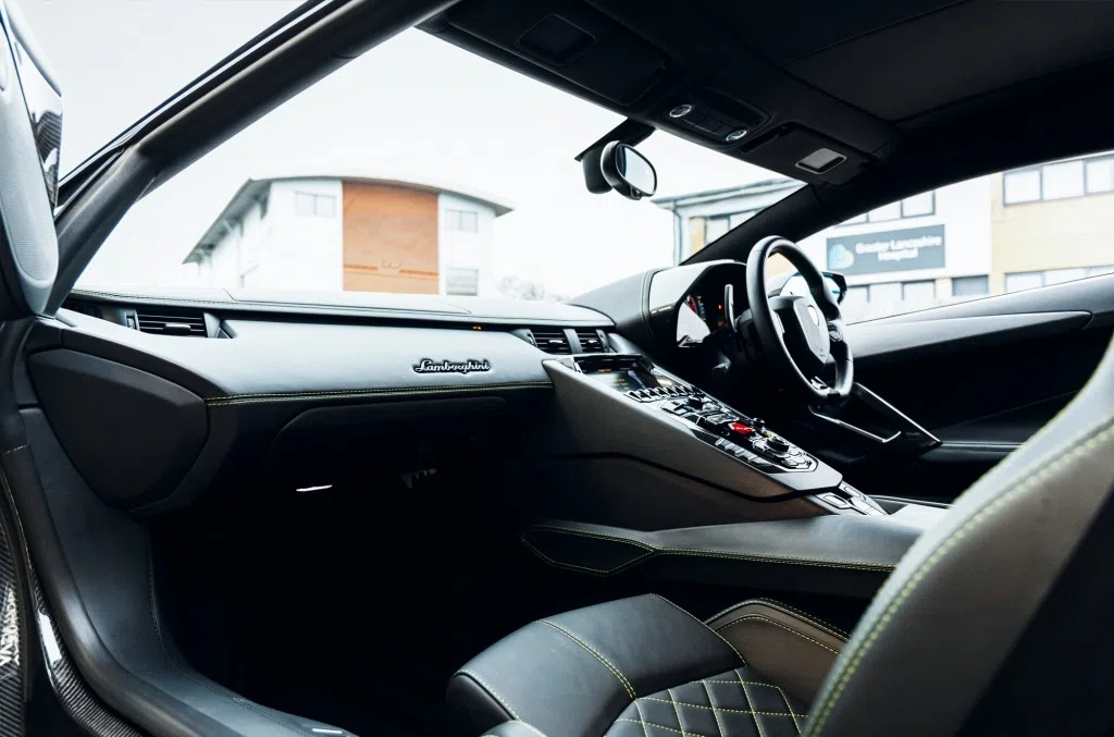 2017 Lamborghini Aventador S interior, dashboard, Nero Ade with Verde