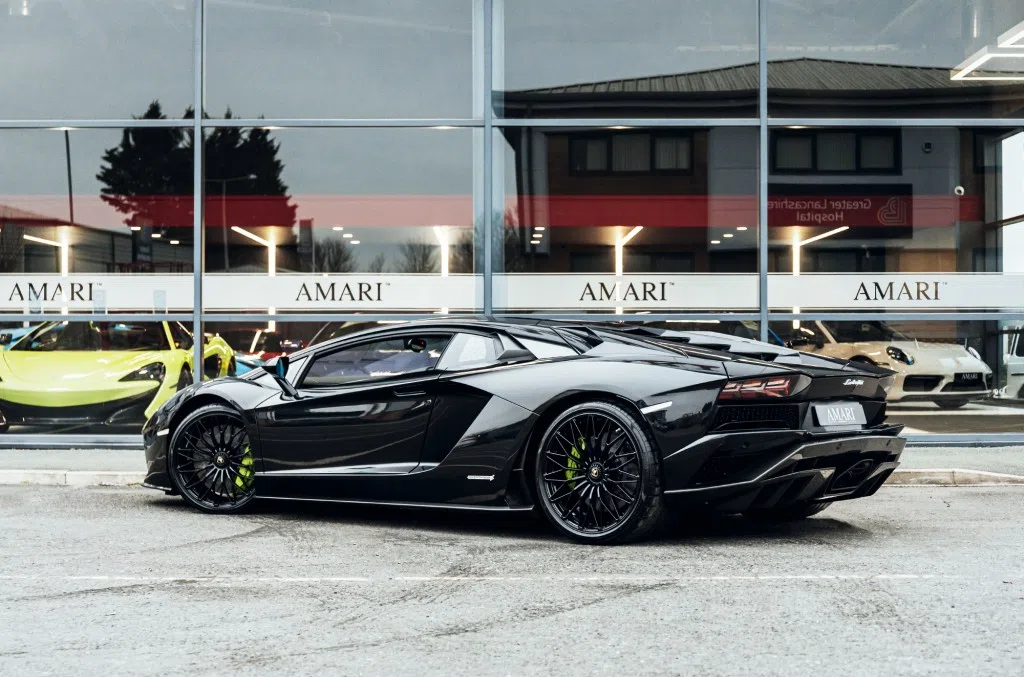 2017 Lamborghini Aventador S for sale, exterior, Nero Pegaso