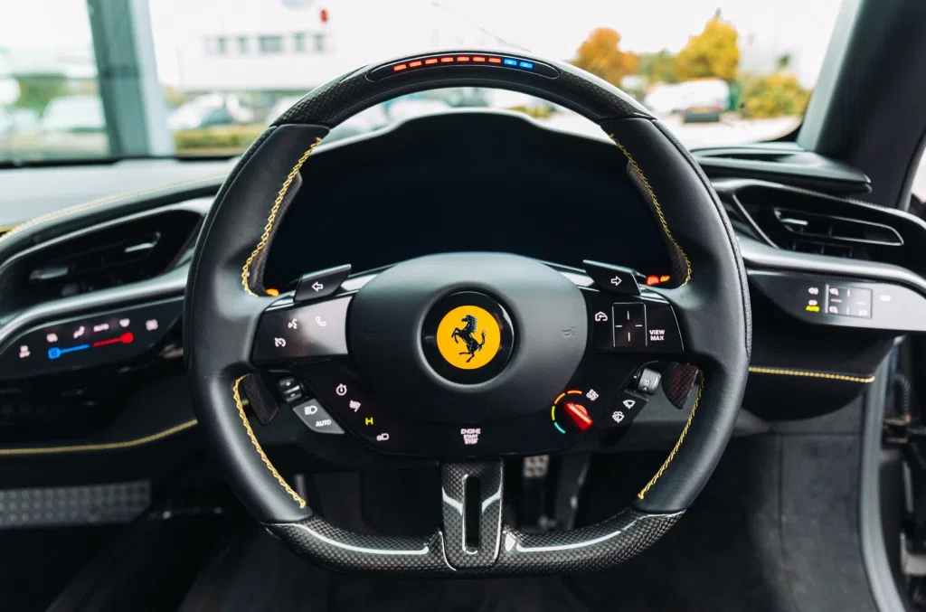 2021 Ferrari SF90 Stradale Assetto interior, steering wheel, Nero