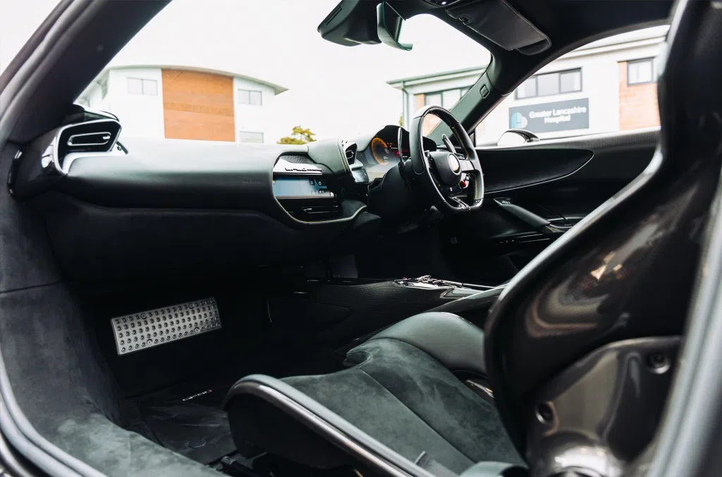 2021 Ferrari SF90 Stradale Assetto interior, Nero