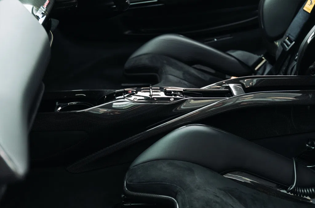 2021 Ferrari SF90 Stradale Assetto interior, Nero