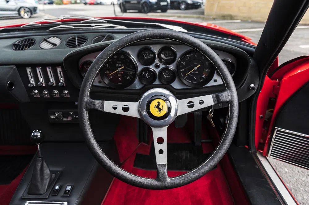 1972 Ferrari 365 GTB/4 Daytona interior, Pelle Nera with Pelle Rossa