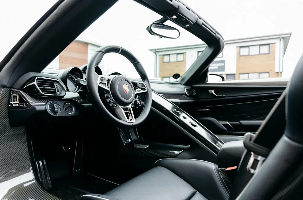 2015 Porsche 918 Spyder interior, dashboard, Black Leather