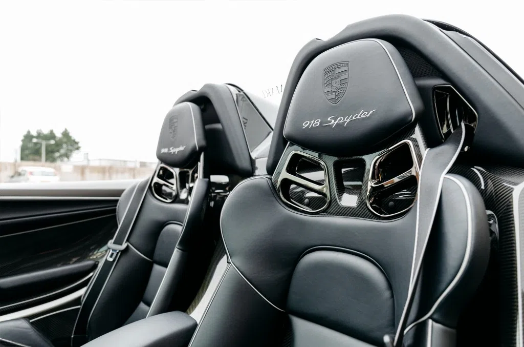 2015 Porsche 918 Spyder interior, seats, Black Leather