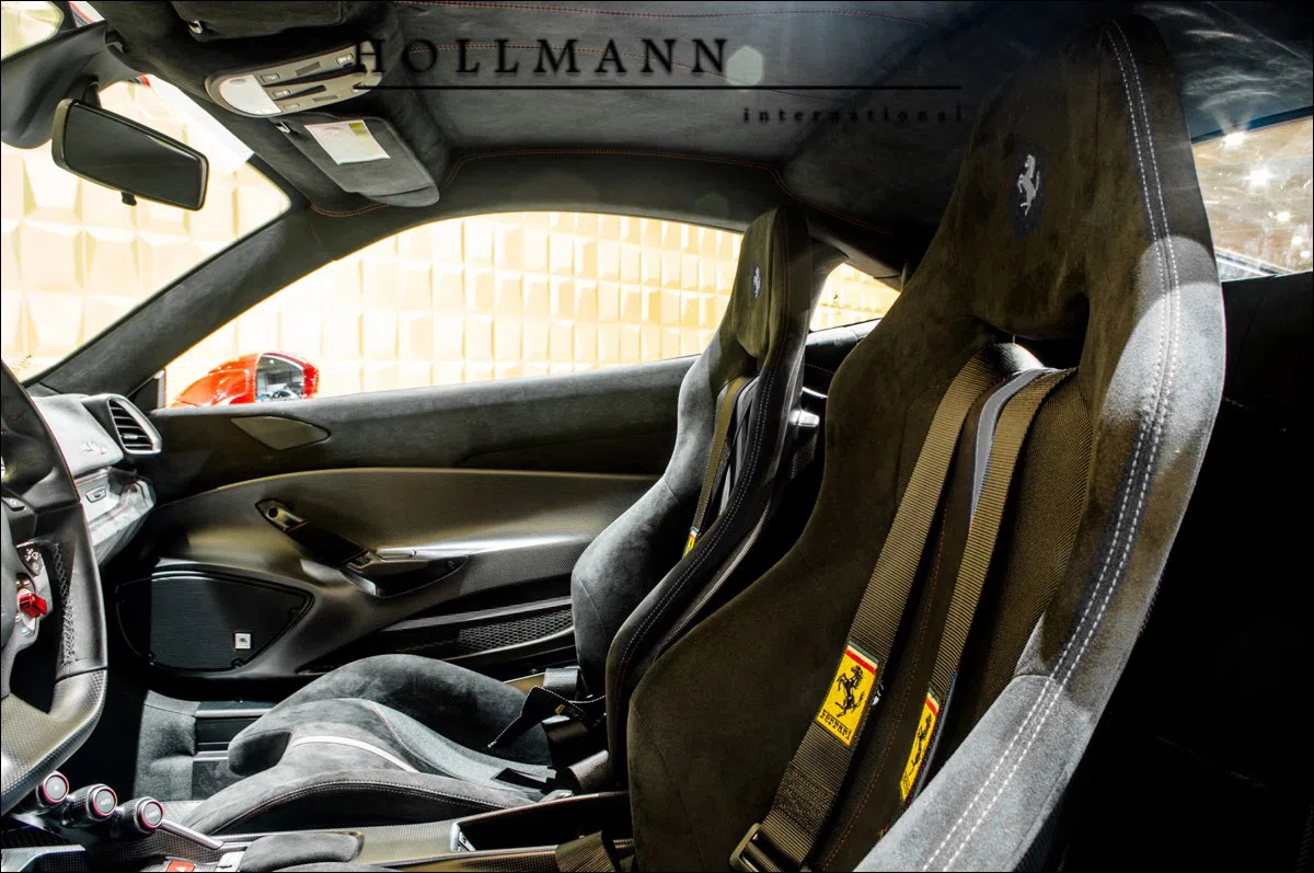 2018 Ferrari 488 Pista interior, seats