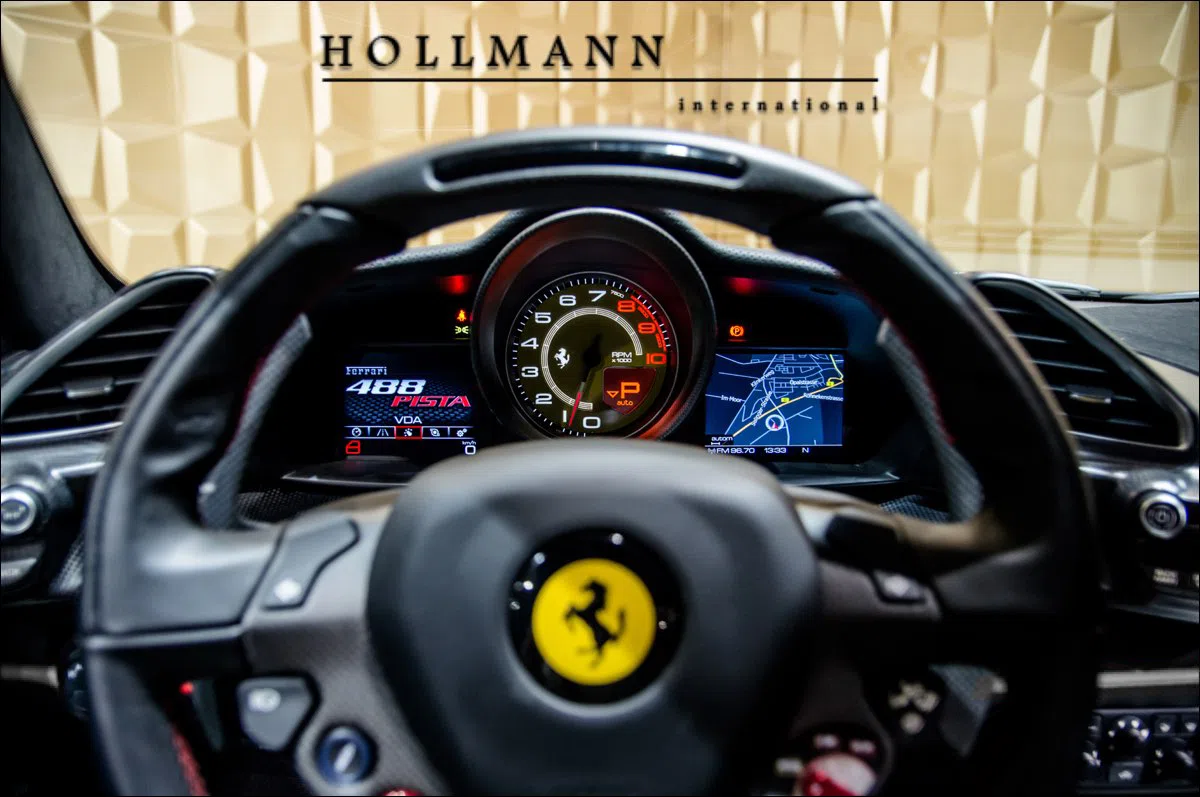 2018 Ferrari 488 Pista interior