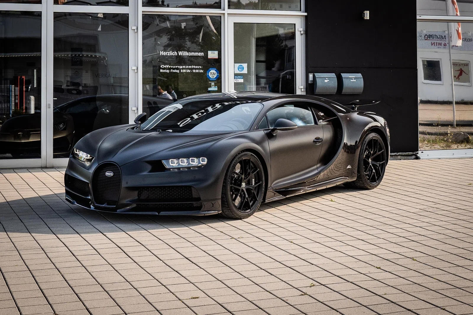 BUGATTI CHIRON EqDITION NOIRE 1 of 20