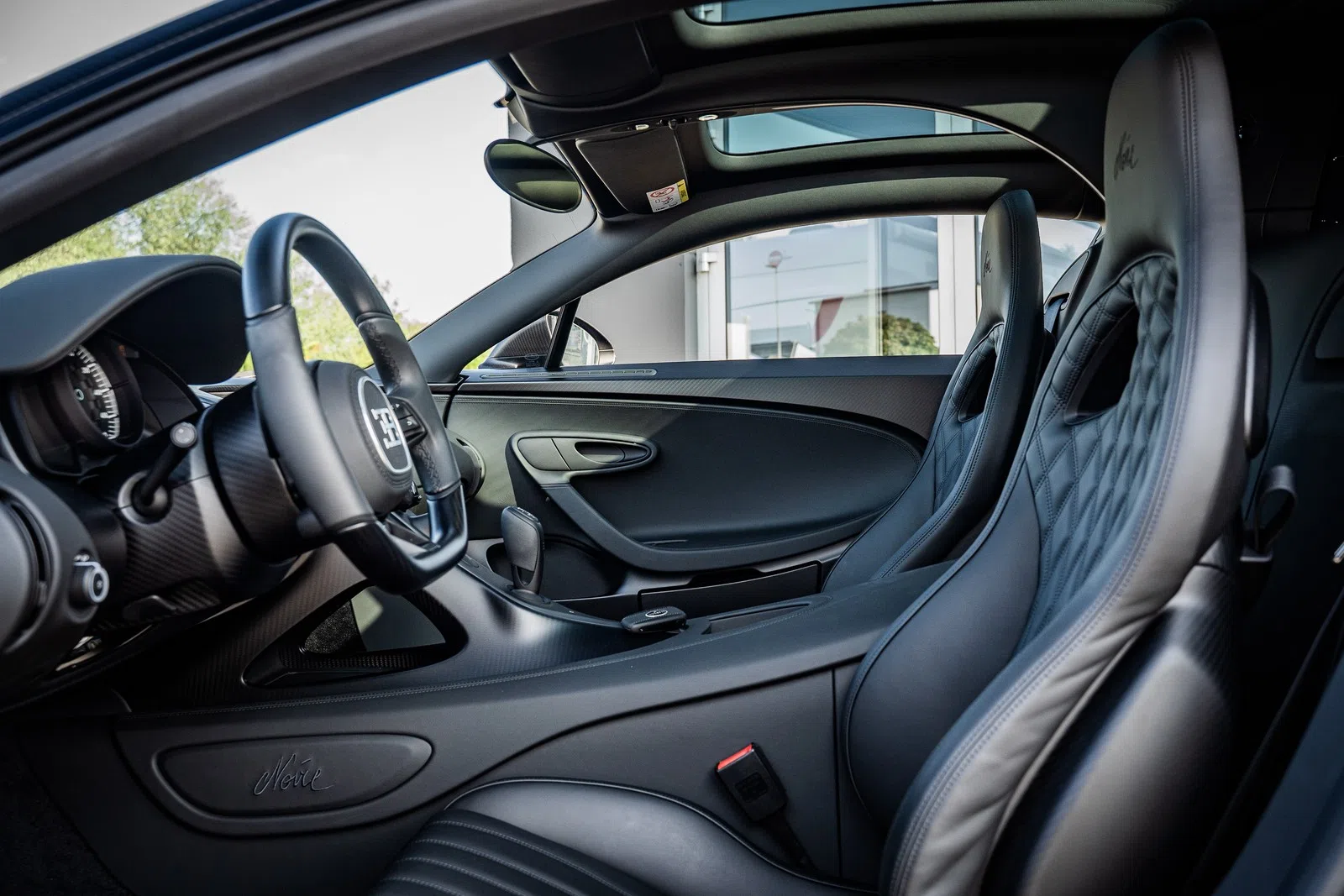 Bugatti Chiron Eqdition Noire 1 of 20 interior, Black | Vollleder