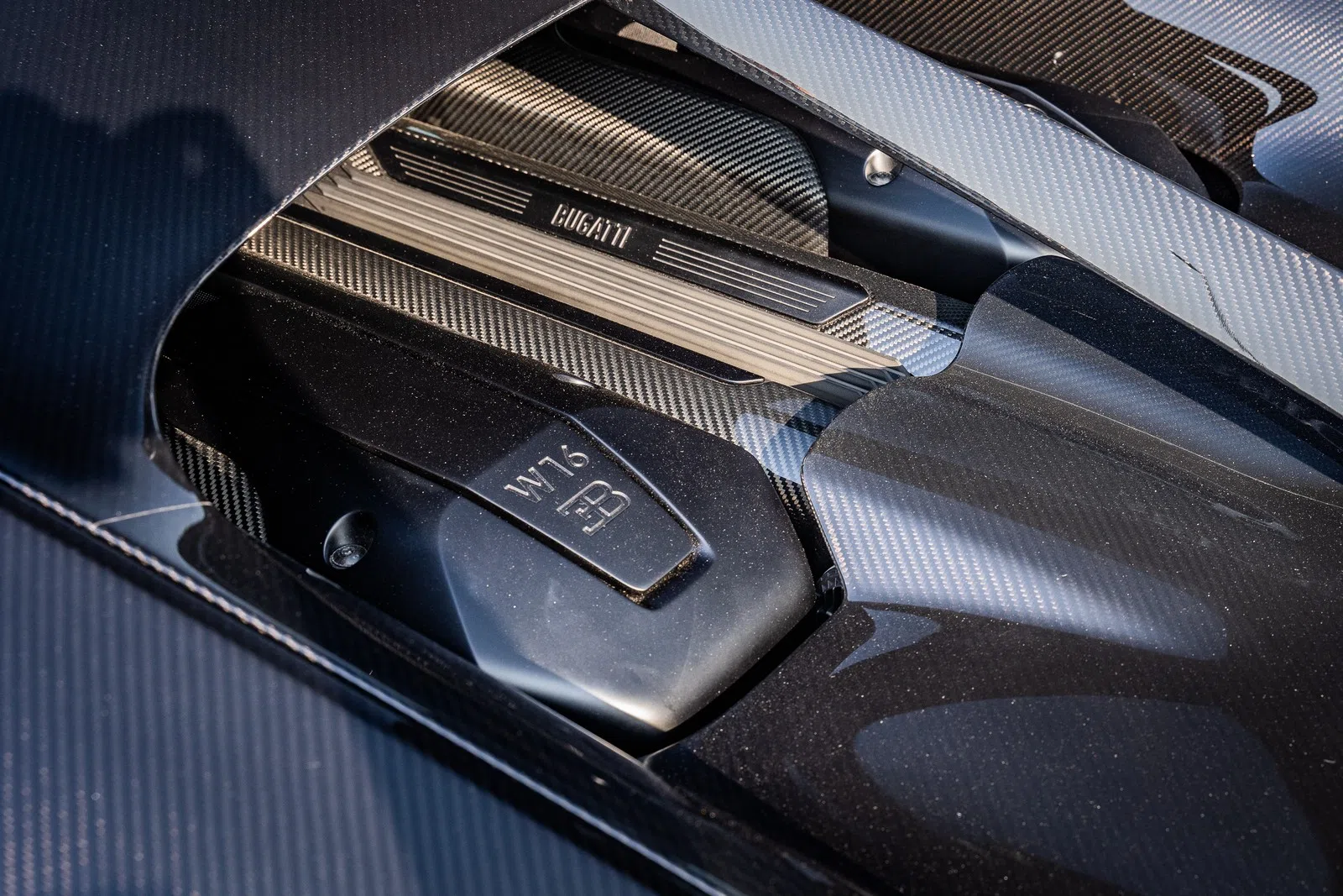 Bugatti Chiron Eqdition Noire 1 of 20 interior, center console, Black | Vollleder