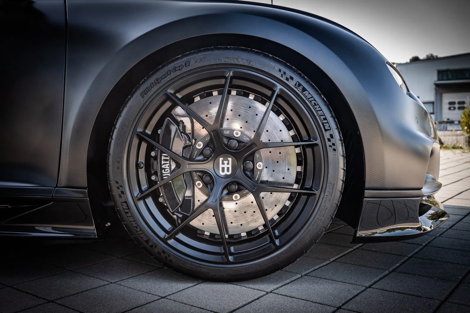 Bugatti Chiron Eqdition Noire 1 of 20 wheel