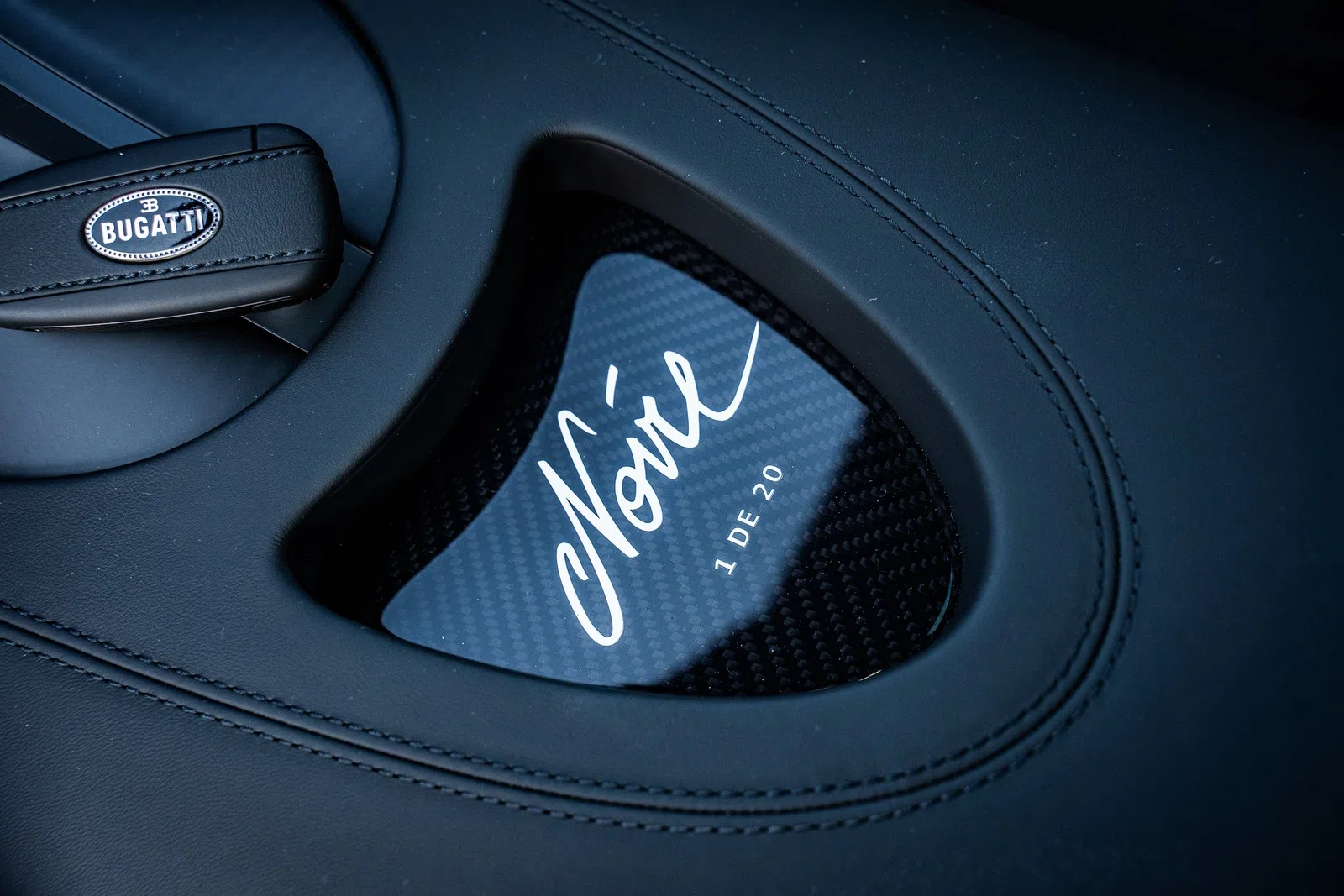 Bugatti Chiron Eqdition Noire 1 of 20 interior, door sill, Black | Vollleder