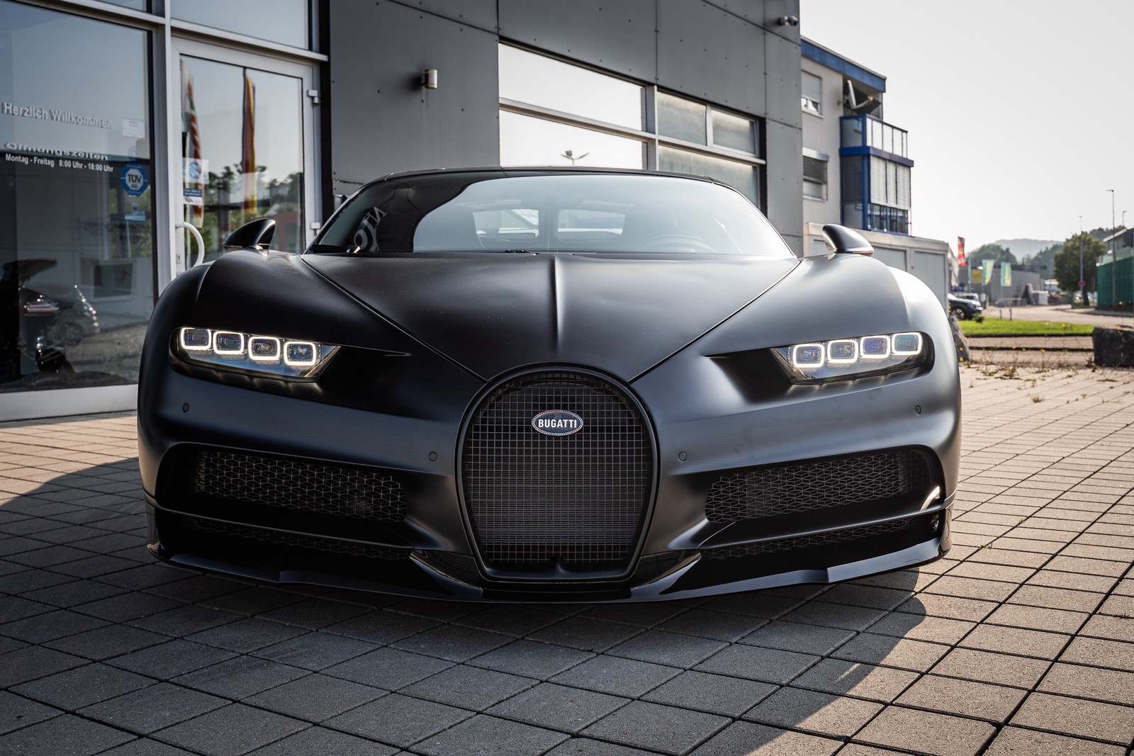BUGATTI CHIRON EqDITION NOIRE 1 of 20, 15/17