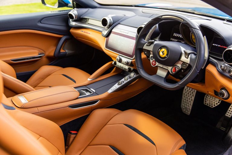 2018 Ferrari GTC4 LUSSO T, 16/19