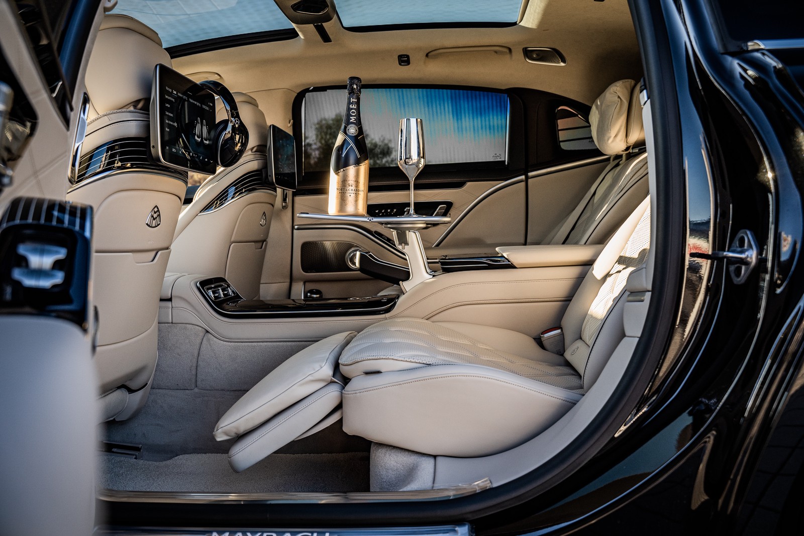 2022 Mercedes-Maybach S 680, 4/17