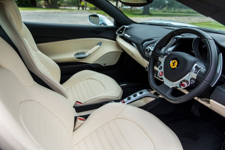 2018 Ferrari 488 GTB 70th Edition, 16/20