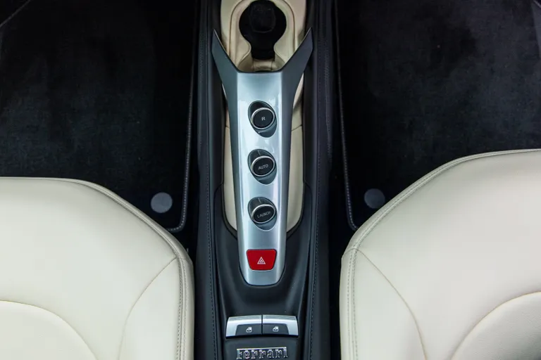 2018 Ferrari 488 GTB 70th Edition, 17/20
