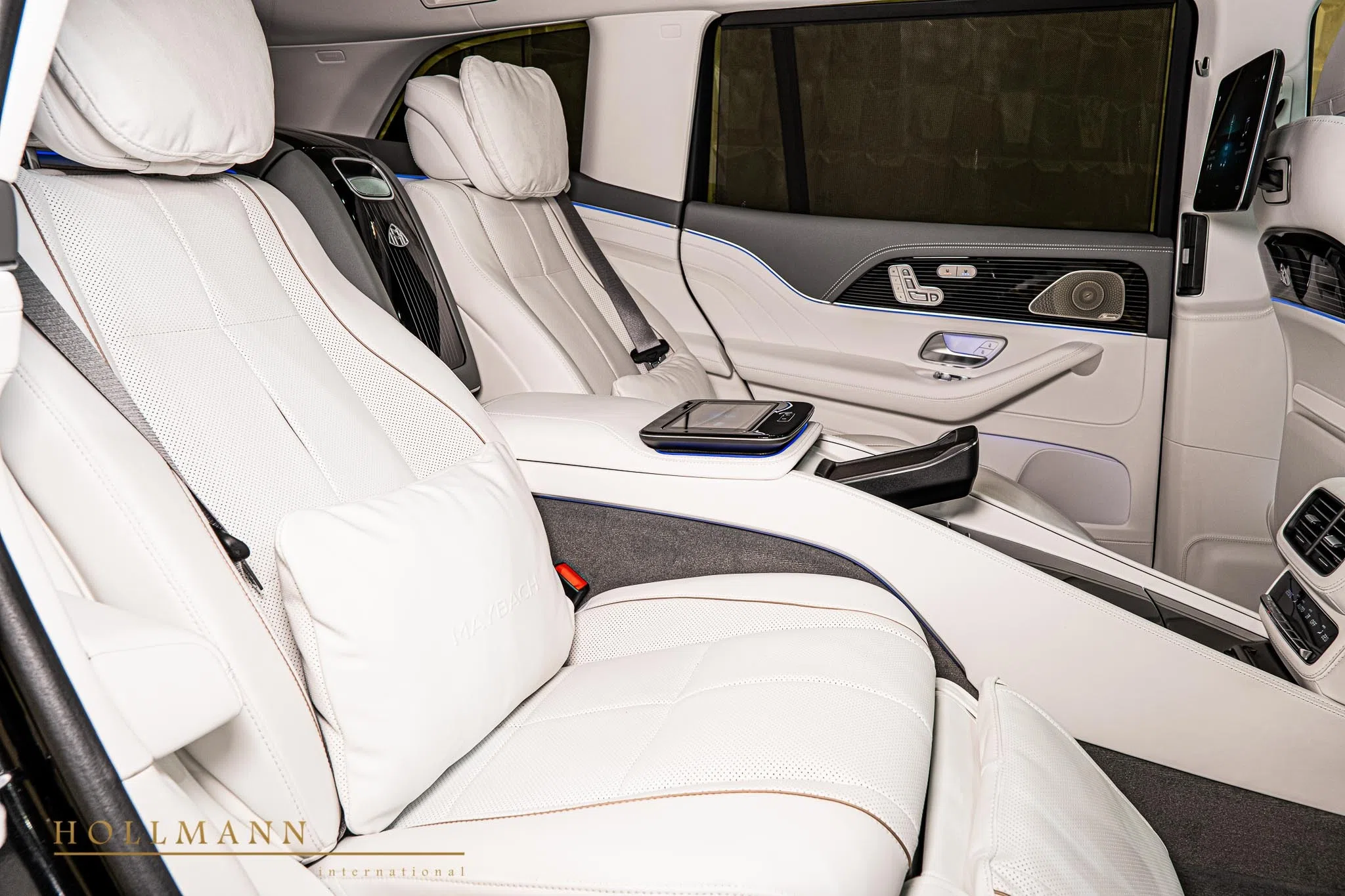 2022 Mercedes-Maybach GLS600 interior, seats, Leather White