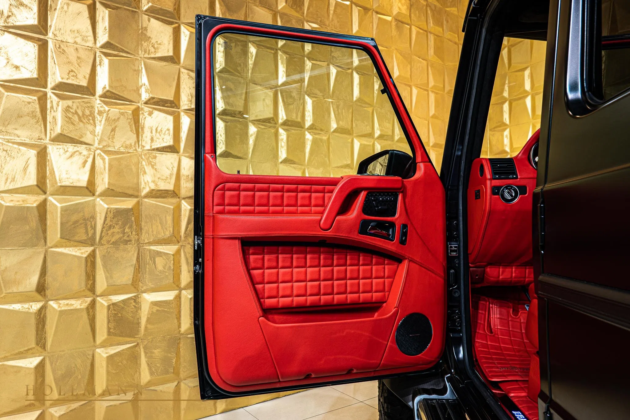 2019 BRABUS G 700 6x6 interior, door panel, BRABUS Pepper Red