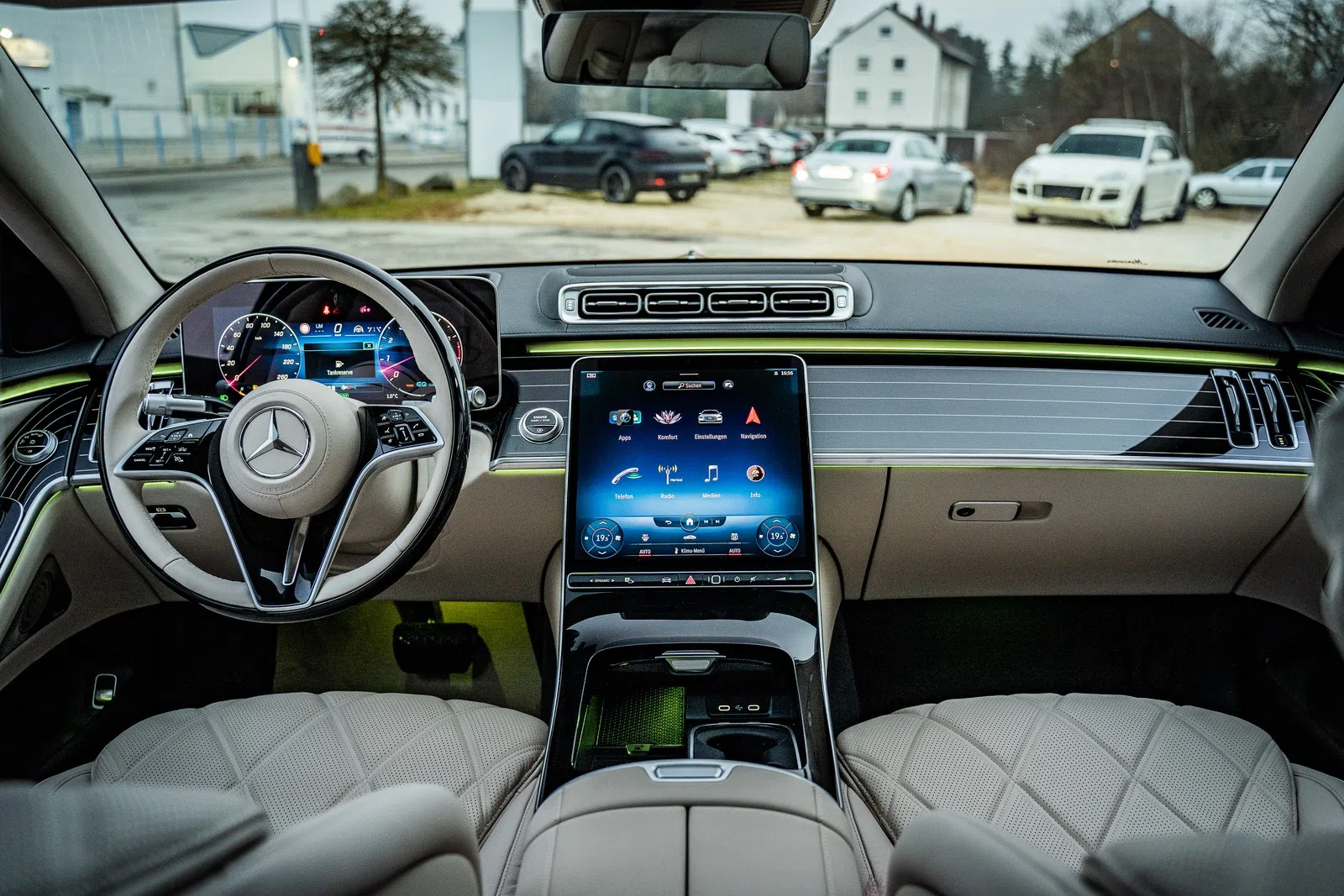 2022 Mercedes-Maybach S580 by Hofele Design interior, dashboard, Beige | Vollleder