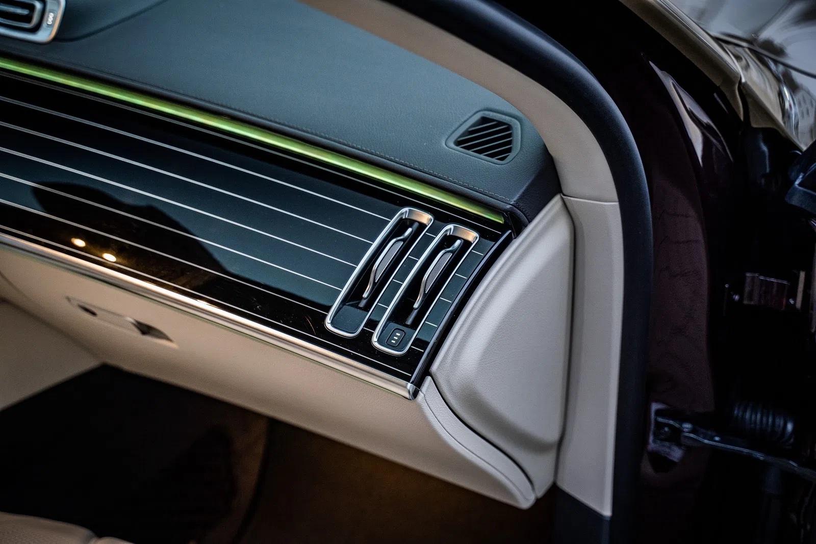 2022 Mercedes-Maybach S580 by Hofele Design interior, door panel, Beige | Vollleder