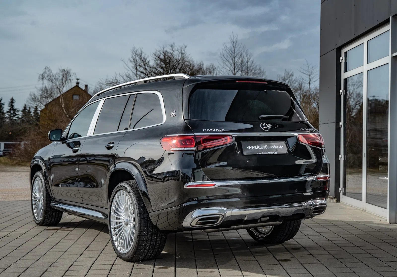 2022 Mercedes-Maybach GLS 600, rear three-quarter view, OBSIDIAN BLACK | metallic