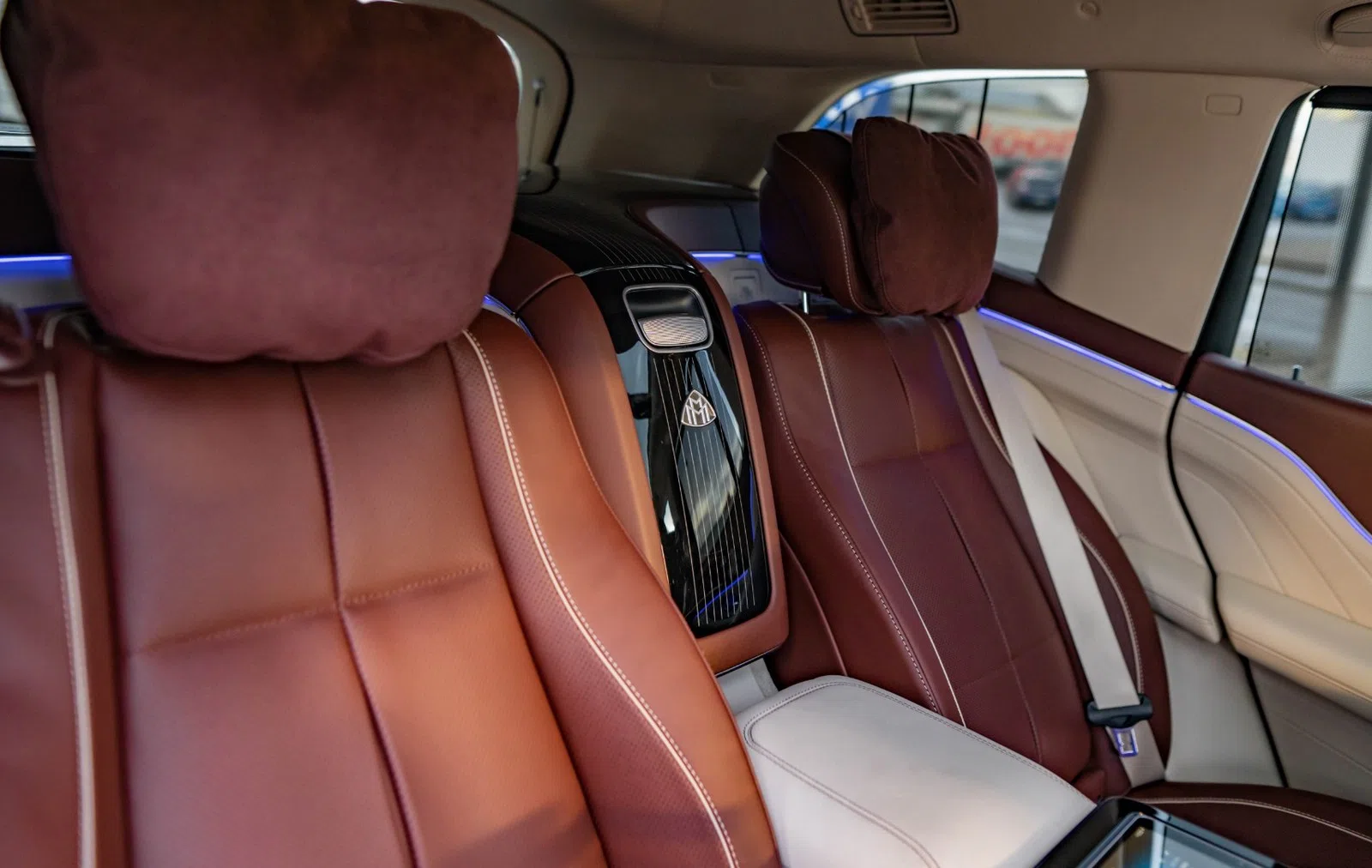 2022 Mercedes-Maybach GLS 600 interior, seats, Braun | Leder