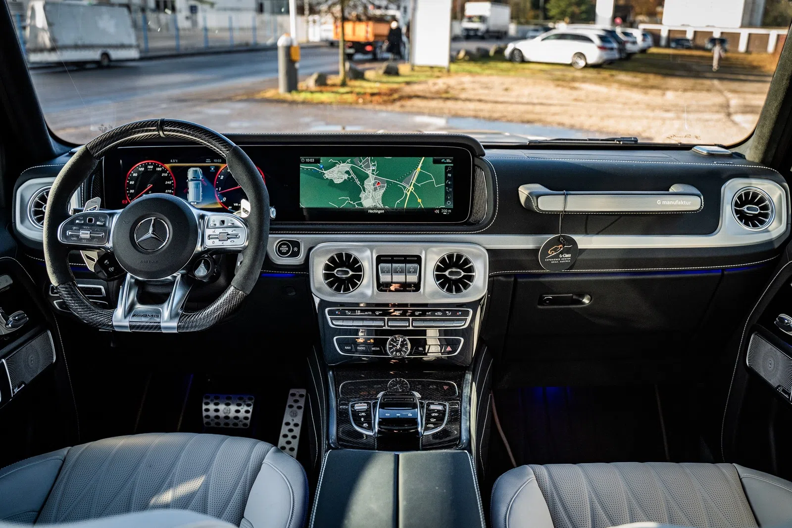 2022 BRABUS G 800 interior, dashboard, Weiss | Leder