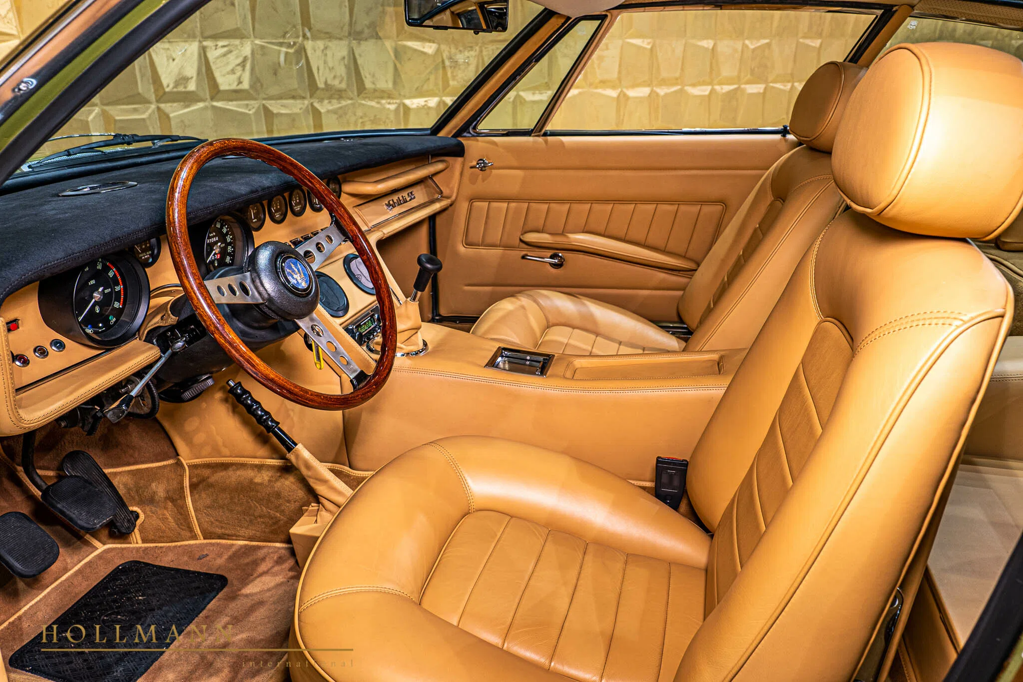 1971 Maserati Ghibli SS interior, Beige Leather