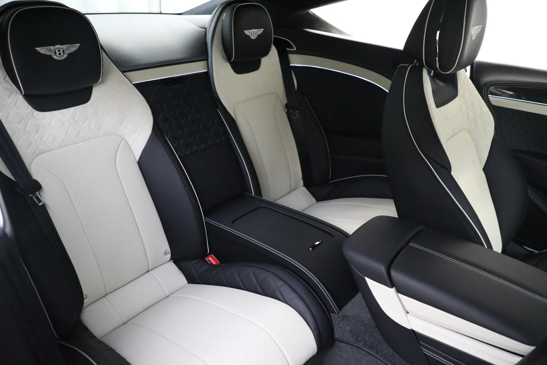 2021 Bentley Continental GT interior, seats, RADIUM