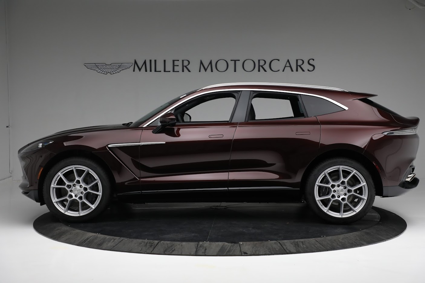 2021 ASTON MARTIN DBX, 17/18