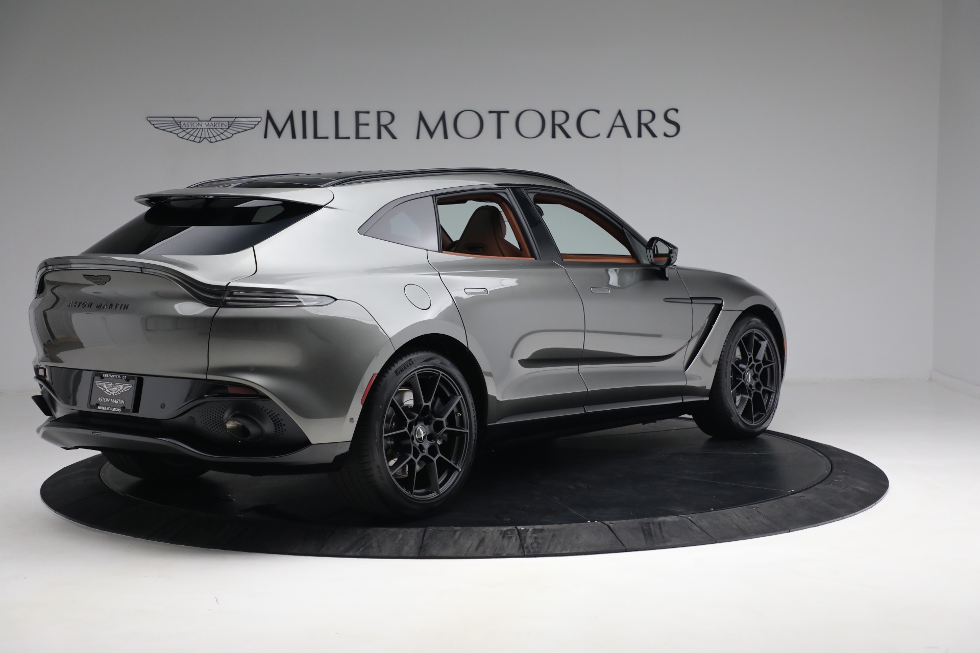 2021 ASTON MARTIN DBX