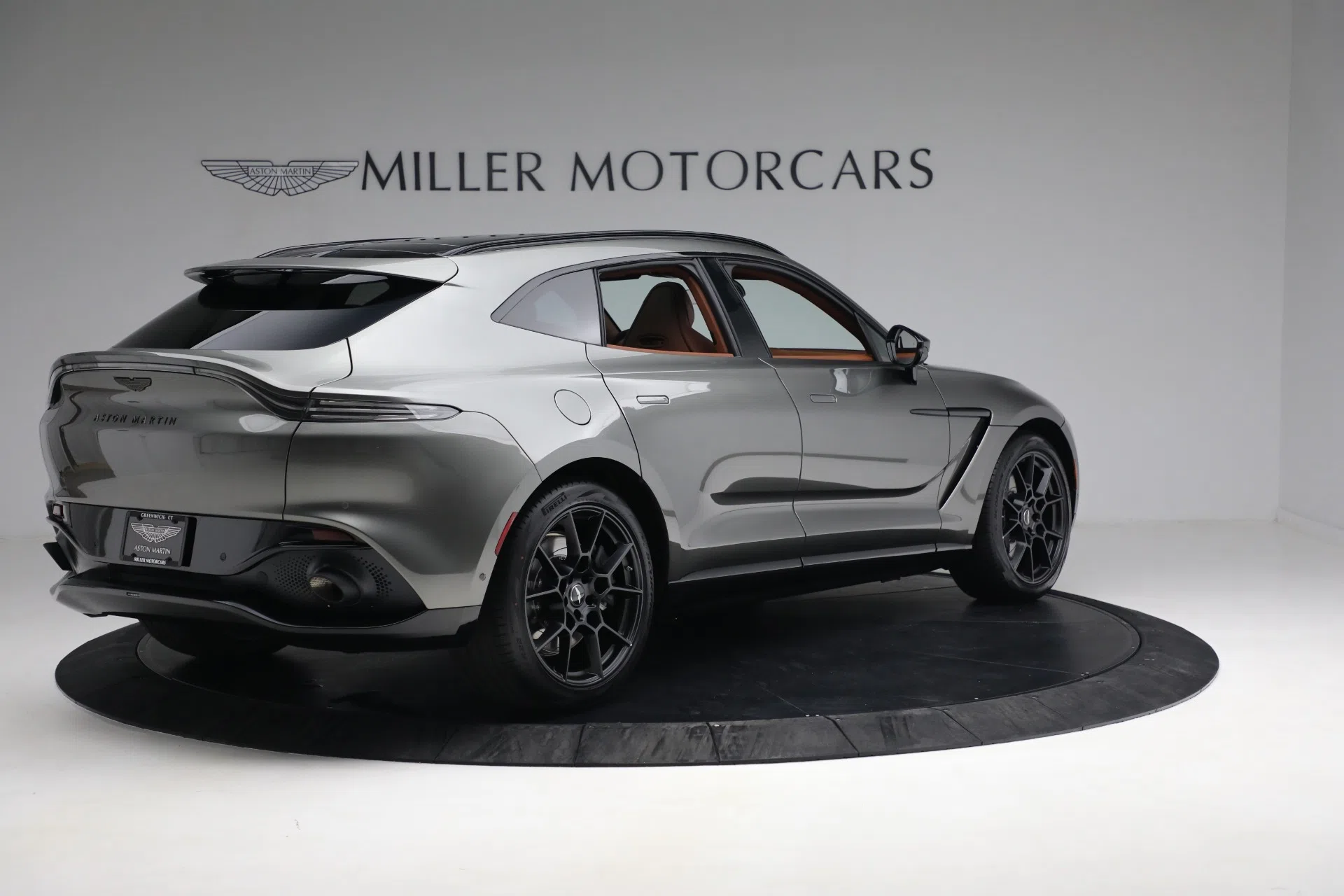 2021 ASTON MARTIN DBX