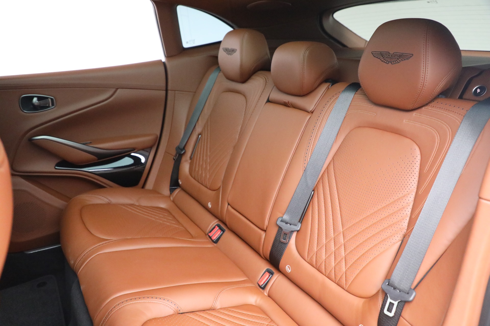2021 ASTON MARTIN DBX, 4/20