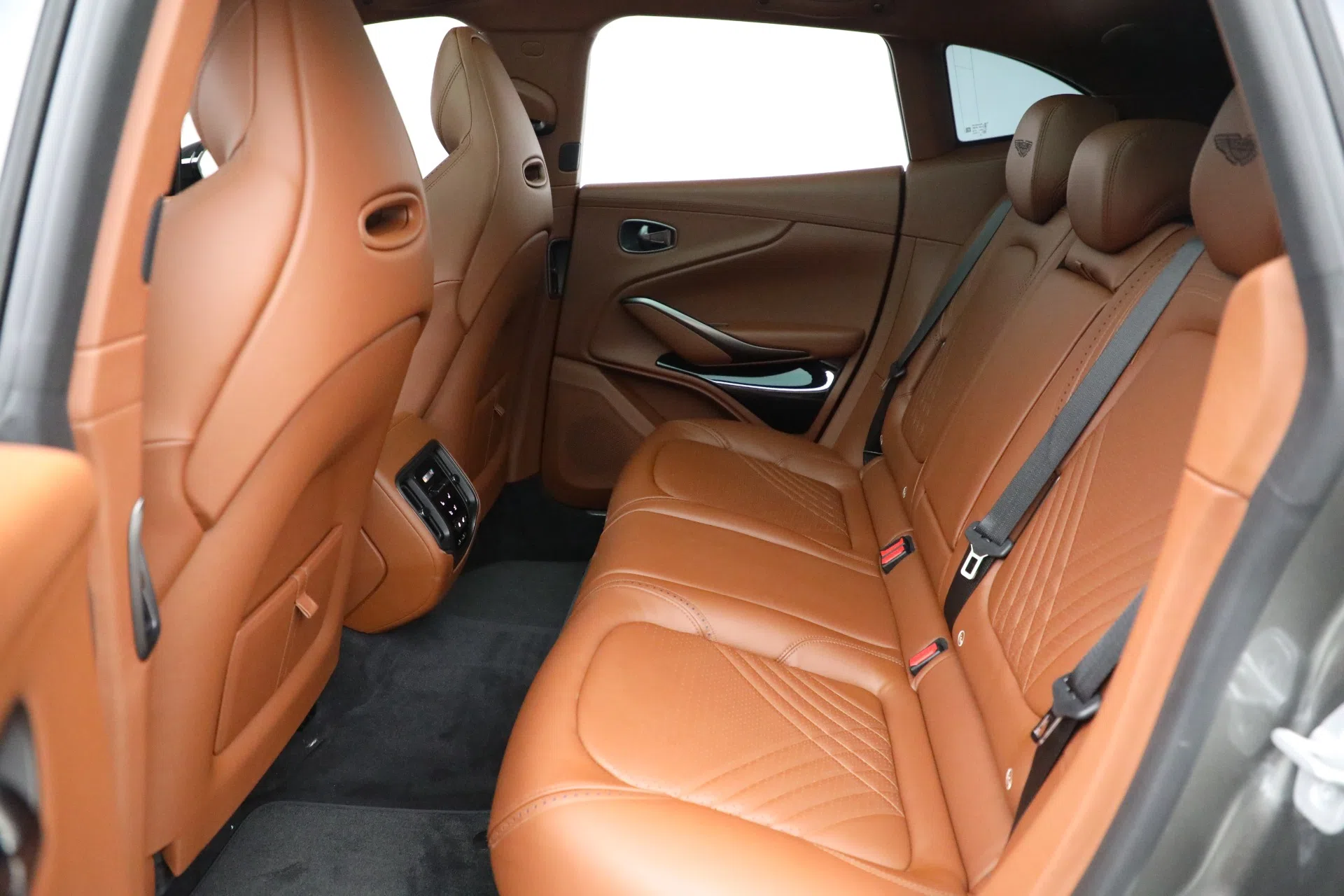 2021 Aston Martin DBX interior, seats, CHESTNUT TAN