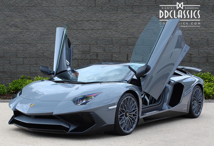 2017 Lamborghini Aventador LP750-4 SV Roadster