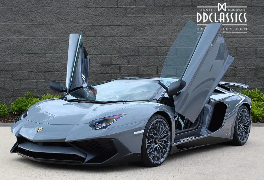 2017 Lamborghini Aventador LP750-4 SV Roadster