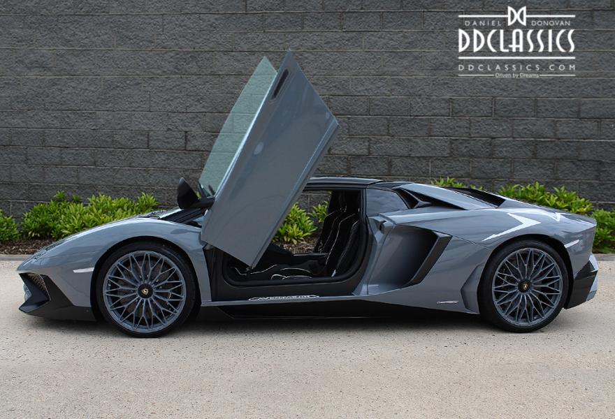 2017 Lamborghini Aventador LP750-4 SV Roadster, 2/20