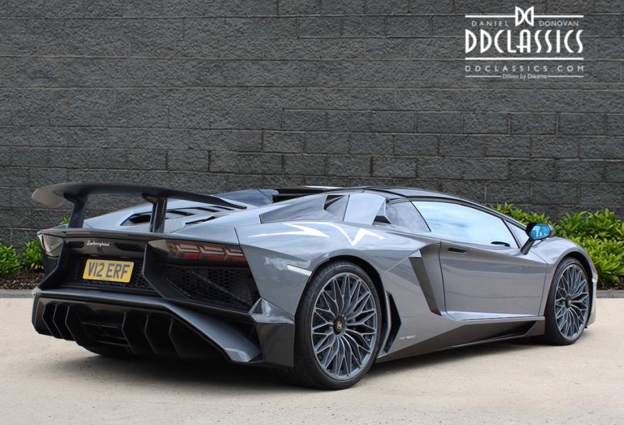2017 Lamborghini Aventador LP750-4 SV Roadster, 19/20