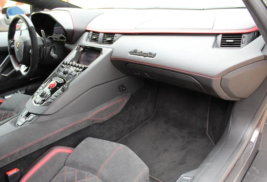2017 Lamborghini Aventador S Coupe interior