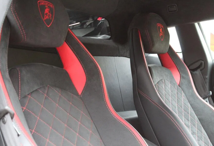 2017 Lamborghini Aventador S Coupe interior, seats