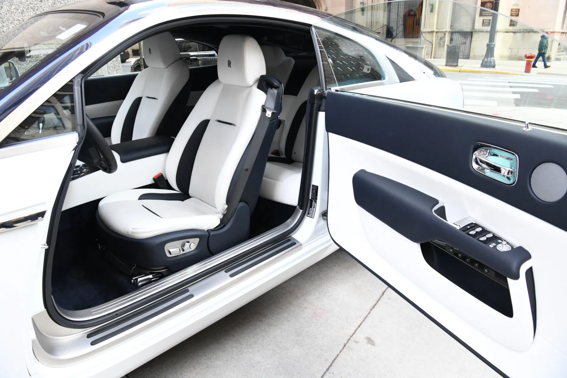 2020 Rolls-Royce Wraith interior, ARCTIC WHITE, Leather