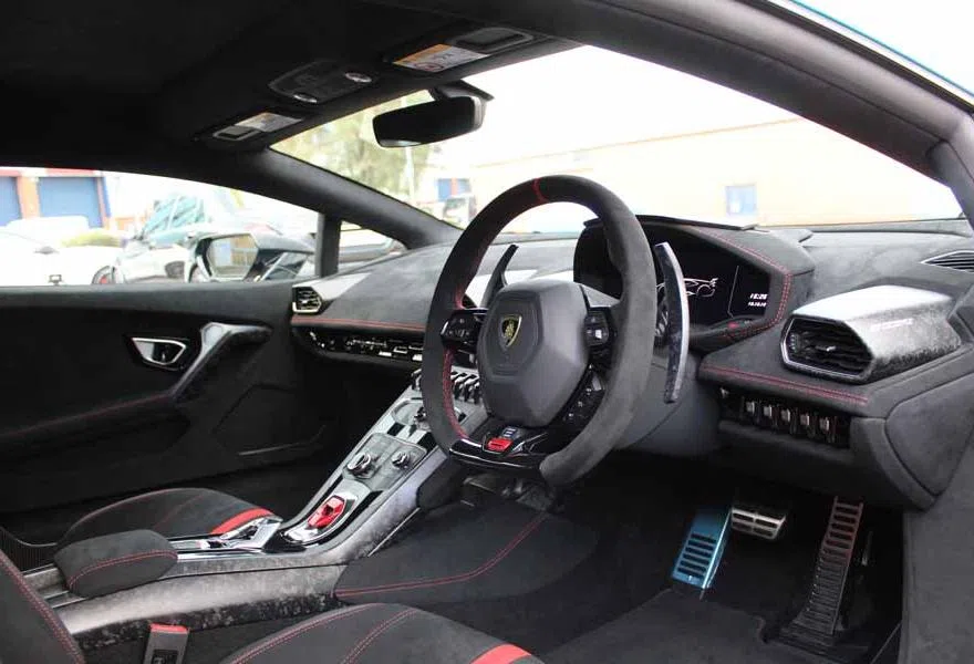 2018 Lamborghini Huracán Performante interior, dashboard