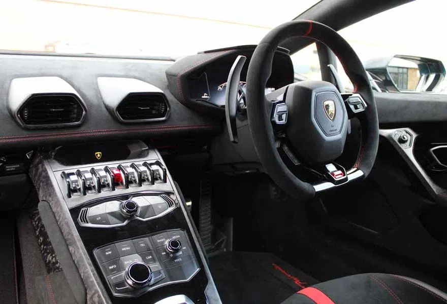 2018 Lamborghini Huracán Performante interior, dashboard